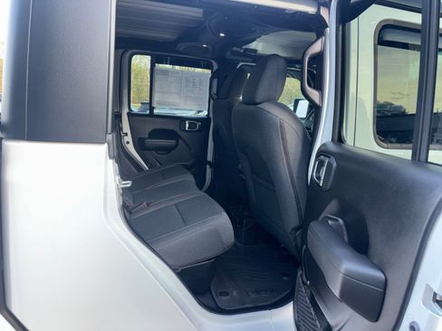 Used 2025 Jeep Gladiator Sport image 39