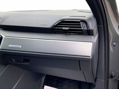 Used 2023 Audi Q3 2.0T Premium Plus w/ Premium Plus Package image 16