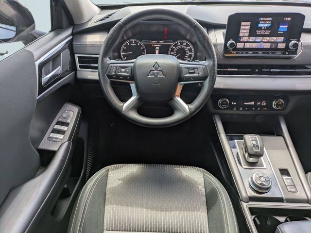 Used 2024 Mitsubishi Outlander ES FWD image 16