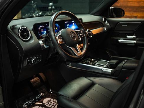 Used 2022 Mercedes-Benz GLB 250 w/ Premium Package Lite image 9