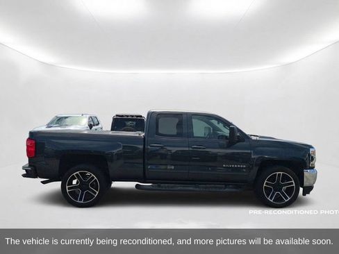 Used 2019 Chevrolet Silverado 1500 LT w/ LPO, Black Pack RWD image 4