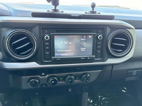 Used 2017 Toyota Tacoma SR5 w/ Tow Package AWD/4WD image 21