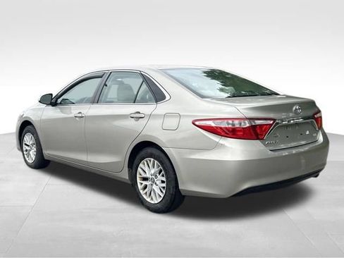 Used 2017 Toyota Camry LE FWD image 3