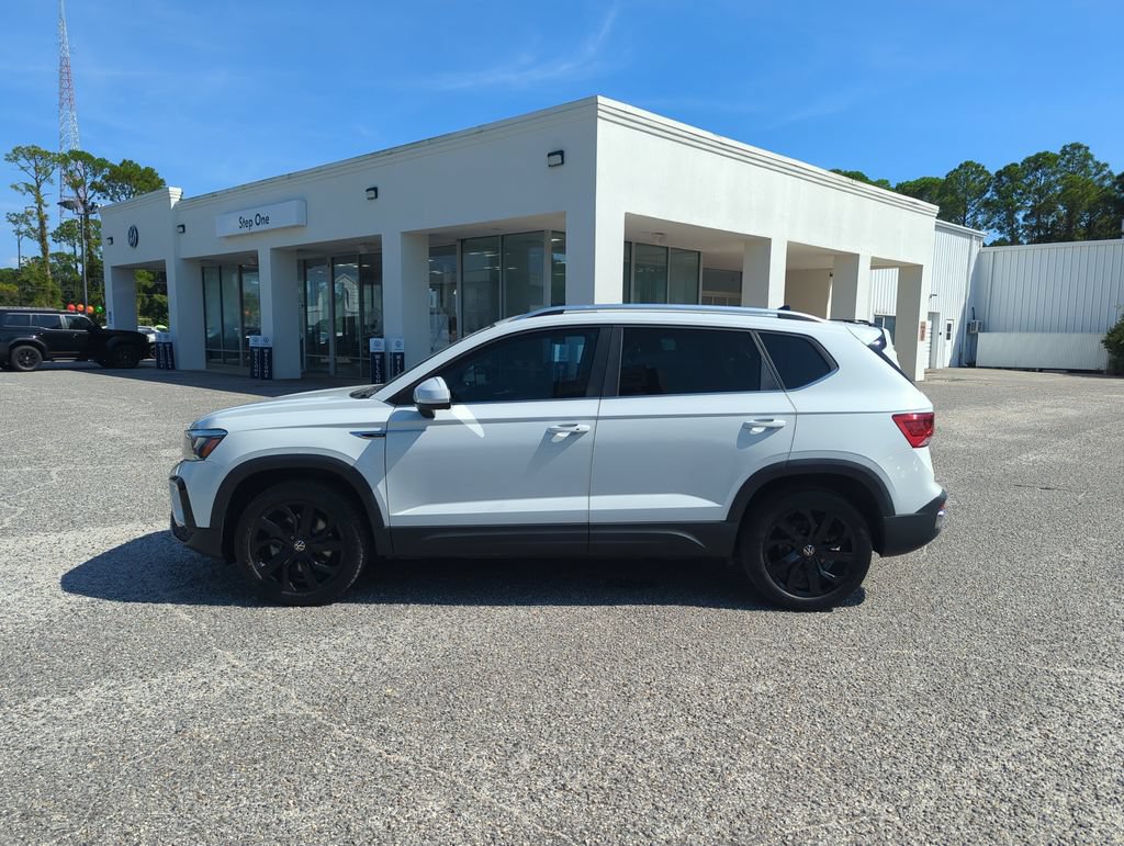 Certified 2023 Volkswagen Taos SE FWD image 4