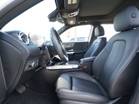 Used 2025 Mercedes-Benz GLB 250 4MATIC image 37