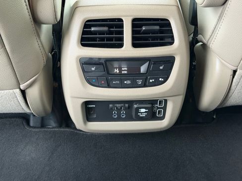 Used 2022 Honda Pilot Touring image 35