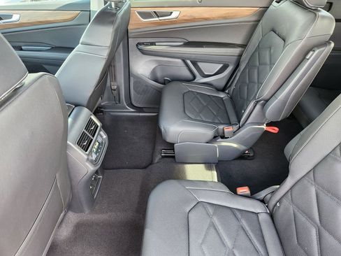 New 2026 Volkswagen Atlas SE image 13