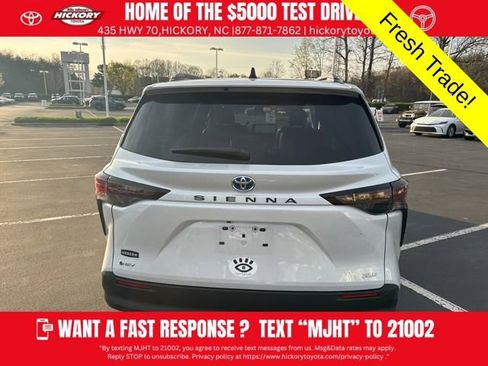 Used 2025 Toyota Sienna XLE image 4