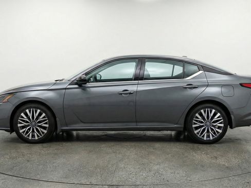 Used 2025 Nissan Altima 2.5 SV image 5