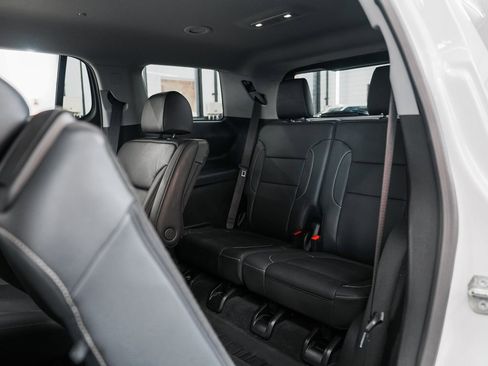 Used 2023 GMC Acadia SLT w/ Elevation Edition image 32