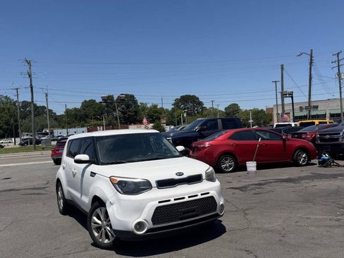 Used 2016 Kia Soul ! FWD image 4