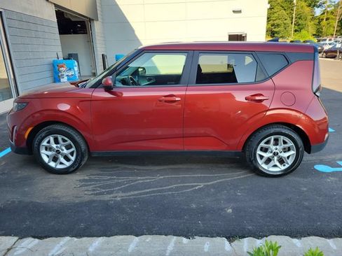 Used 2024 Kia Soul LX w/ Option Group 015 FWD image 4
