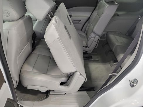 Used 2023 GMC Acadia SLT AWD/4WD image 25