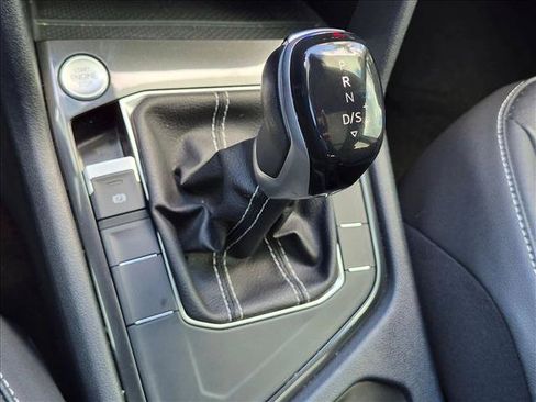 Used 2023 Volkswagen Tiguan SE FWD image 11