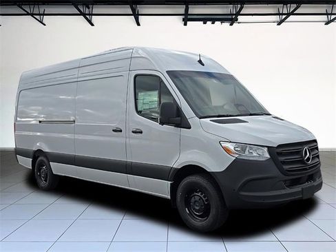 New 2025 Mercedes-Benz Sprinter 2500 image 3