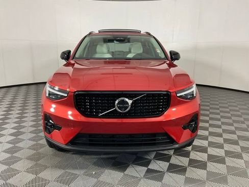 Certified 2025 Volvo XC40 B5 Ultra AWD/4WD image 2