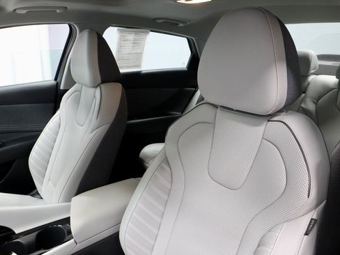 Certified 2025 Hyundai Elantra Limited w/ Cargo Package image 29