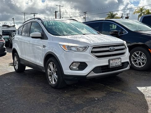 Used 2018 Ford Escape SE w/ SE Sync 3 Package image 2