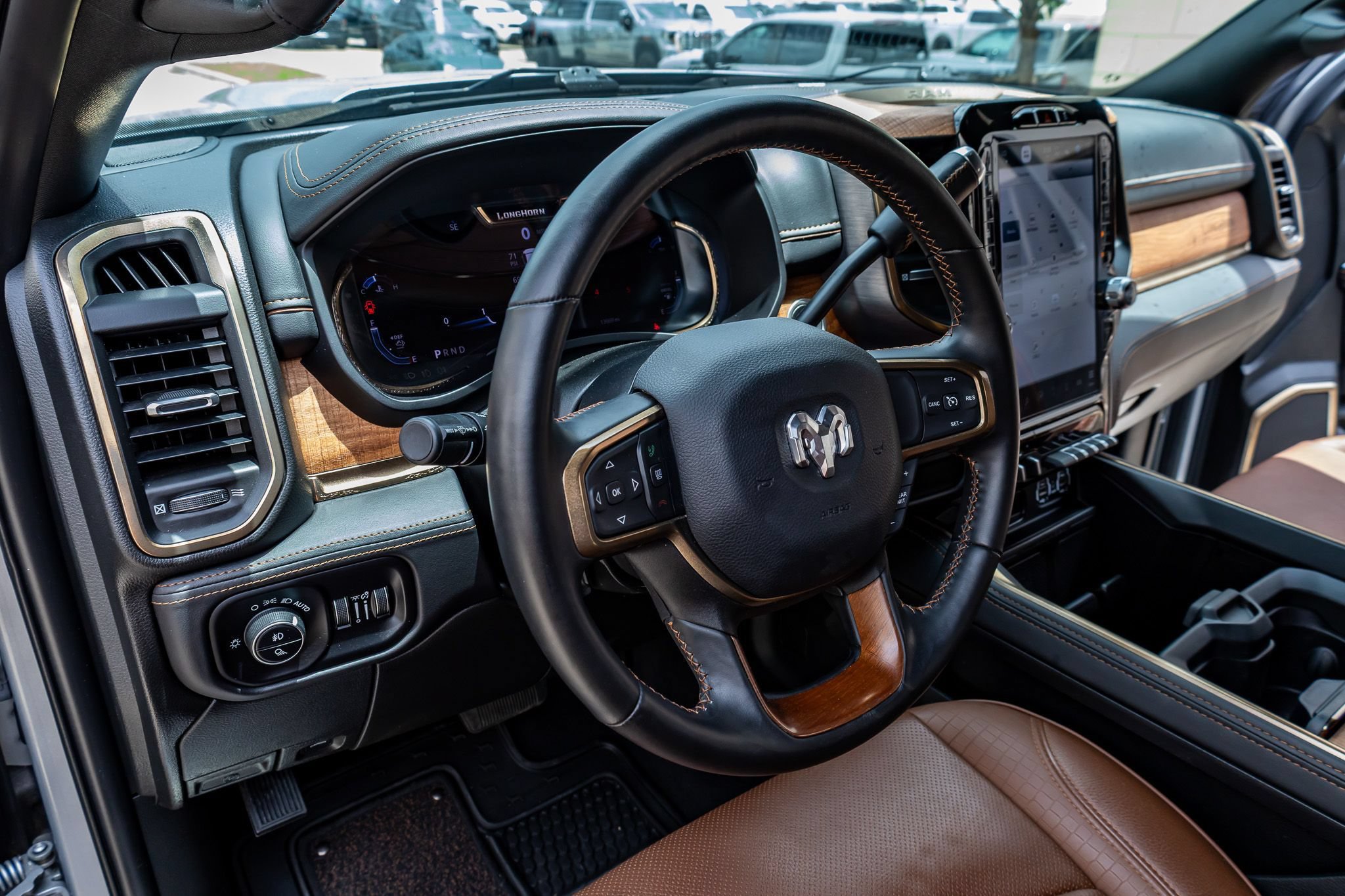 Used 2024 RAM 2500 Limited w/ Towing Technology Group AWD/4WD image 17