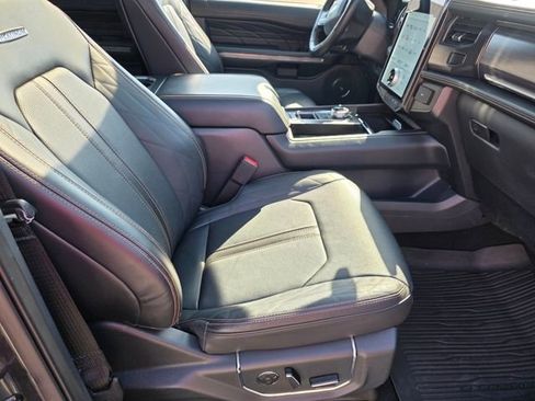 Used 2022 Ford Expedition Platinum image 13
