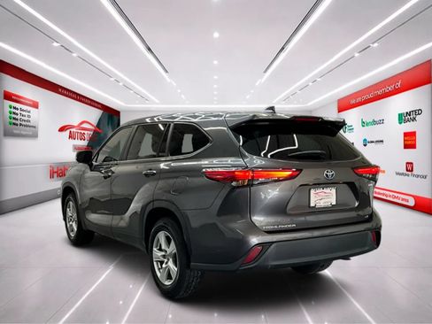 Used 2023 Toyota Highlander LE FWD image 5