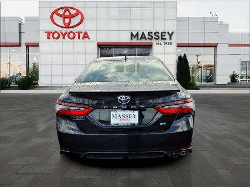 Used 2023 Toyota Camry SE image 4