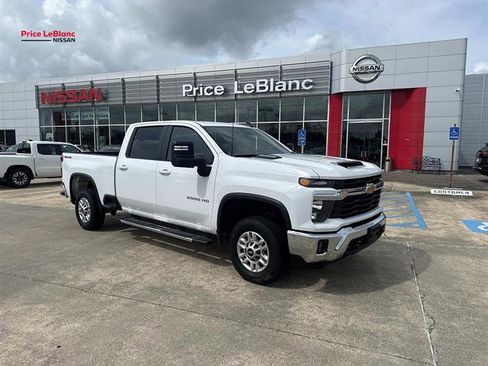 Used 2025 Chevrolet Silverado 2500 LT w/ Convenience Package AWD/4WD image 1