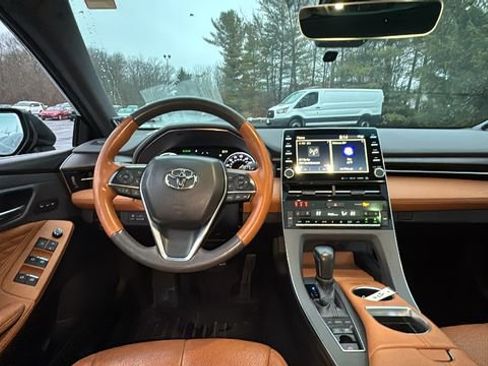 Used 2020 Toyota Avalon Limited image 7