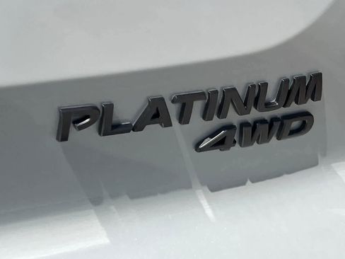 New 2026 Nissan Pathfinder Platinum AWD/4WD image 17