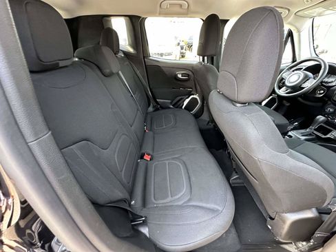 Used 2019 Jeep Renegade Latitude w/ Popular Equipment Group FWD image 25