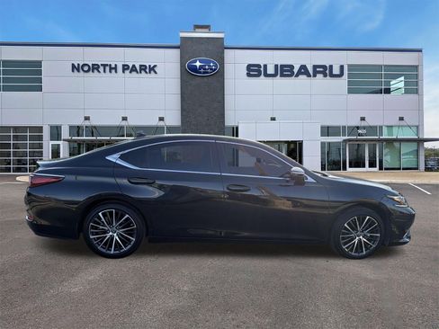 Used 2024 Lexus ES 350 w/ Premium Package FWD image 2
