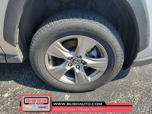 Used 2024 Toyota RAV4 XLE AWD/4WD image 5
