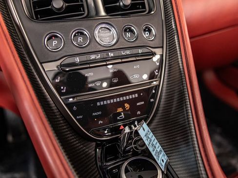 Used 2022 Aston Martin DB11 Volante image 27