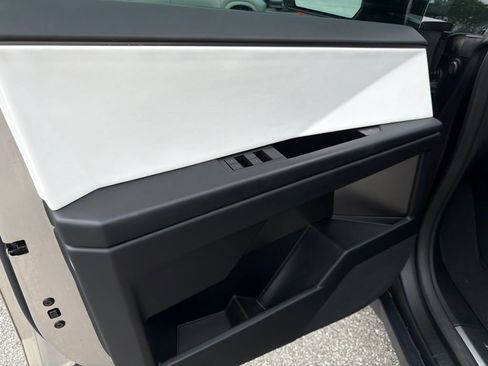 Used 2024 Tesla Cybertruck AWD Crew Cab image 15