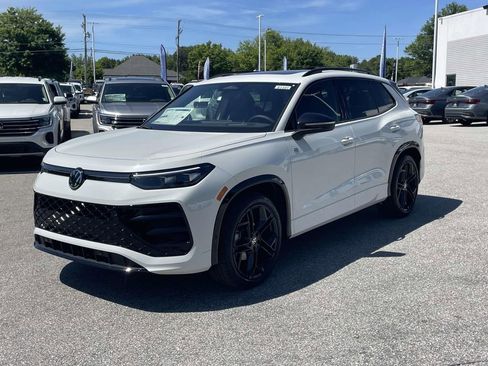 New 2026 Volkswagen Tiguan SE R-Line FWD image 3