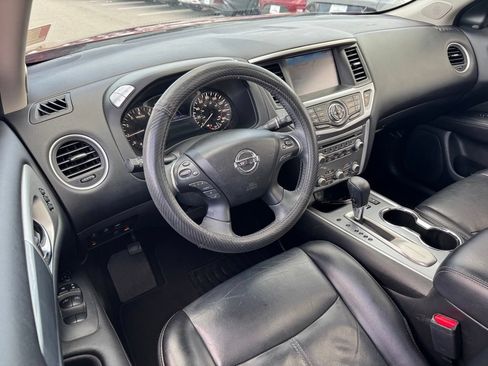 Used 2018 Nissan Pathfinder SL w/ SL Premium Package FWD image 2
