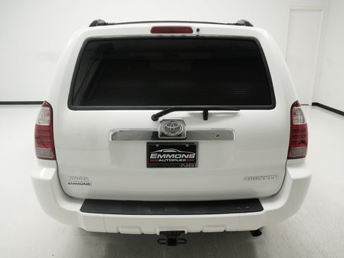 Used 2008 Toyota 4Runner SR5 AWD/4WD image 3
