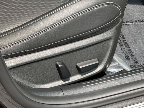 Used 2026 Genesis G70 2.5T RWD image 38