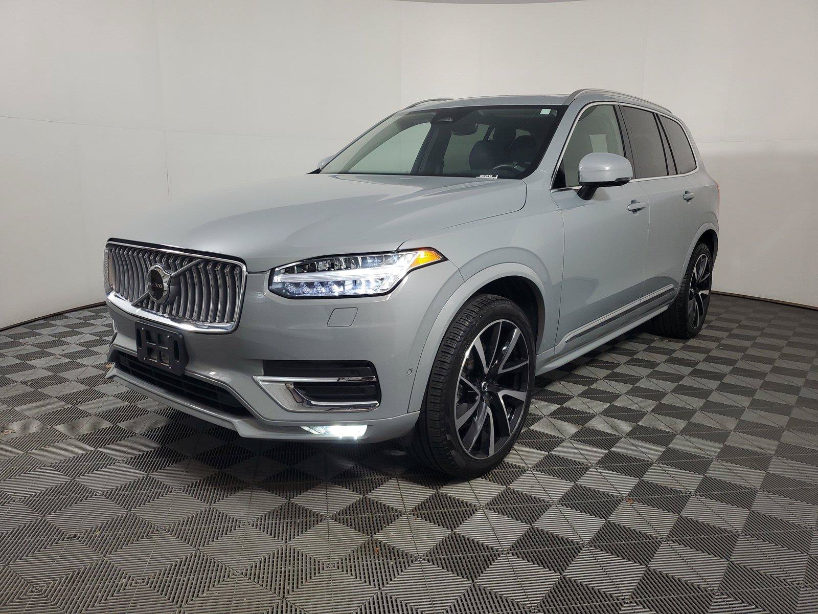 Certified 2024 Volvo XC90 B6 Plus AWD/4WD image 3