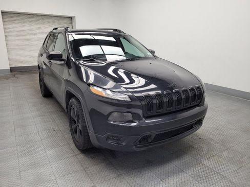 Used 2016 Jeep Cherokee Sport image 13