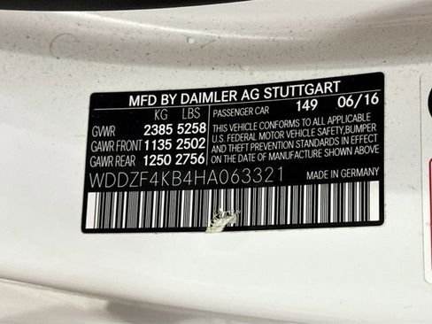 Used 2017 Mercedes-Benz E 300 4MATIC image 32