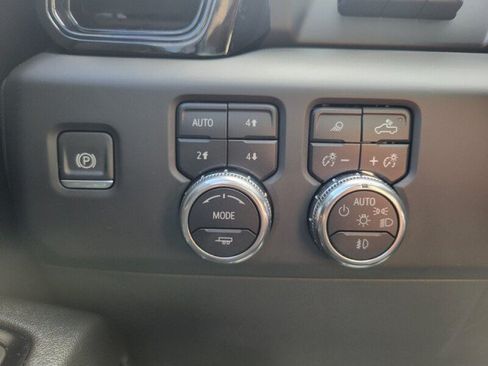 Used 2024 GMC Sierra 1500 AT4 w/ Technology Package AWD/4WD image 22