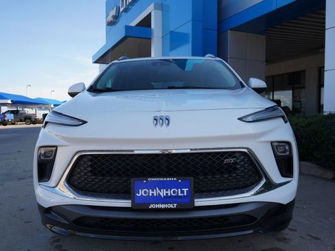 Used 2024 Buick Encore GX Sport Touring image 3