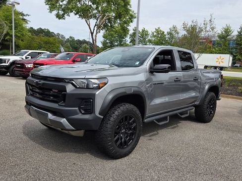 Used 2024 Chevrolet Colorado Trail Boss w/ Technology Package AWD/4WD image 4