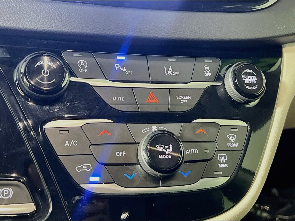 Used 2024 Chrysler Pacifica Touring-L FWD image 23