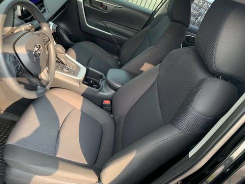 Certified 2025 Toyota RAV4 LE AWD/4WD image 18