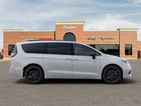 New 2026 Chrysler Pacifica Select AWD/4WD image 21