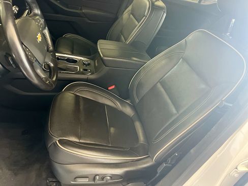 Used 2022 Chevrolet Traverse Premier AWD/4WD image 19