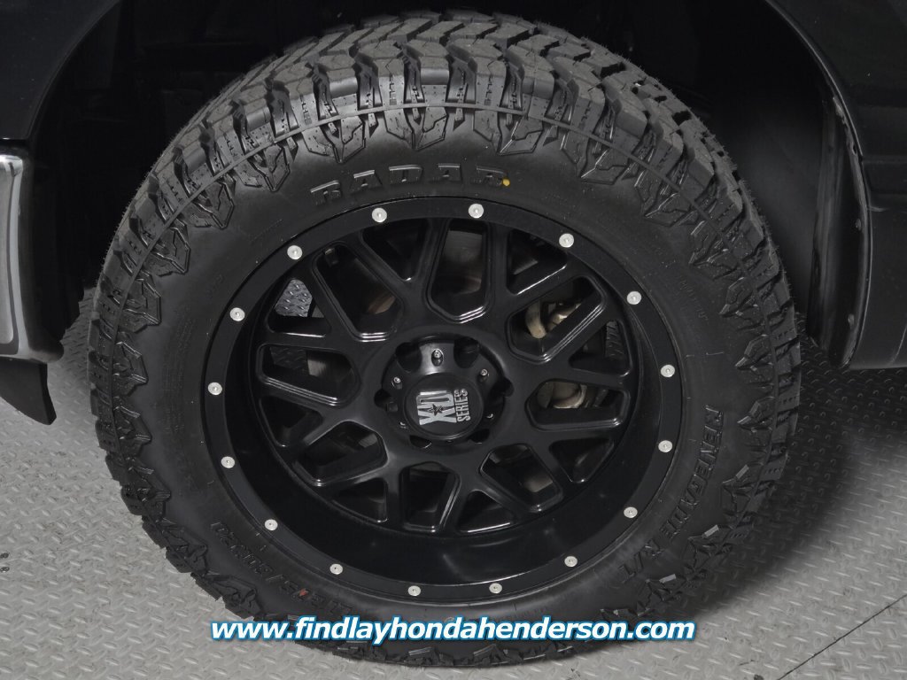 Used 2017 Nissan Titan SV RWD image 9