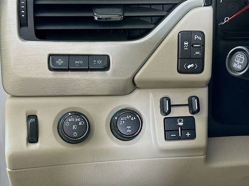 Used 2019 GMC Yukon Denali AWD/4WD image 11